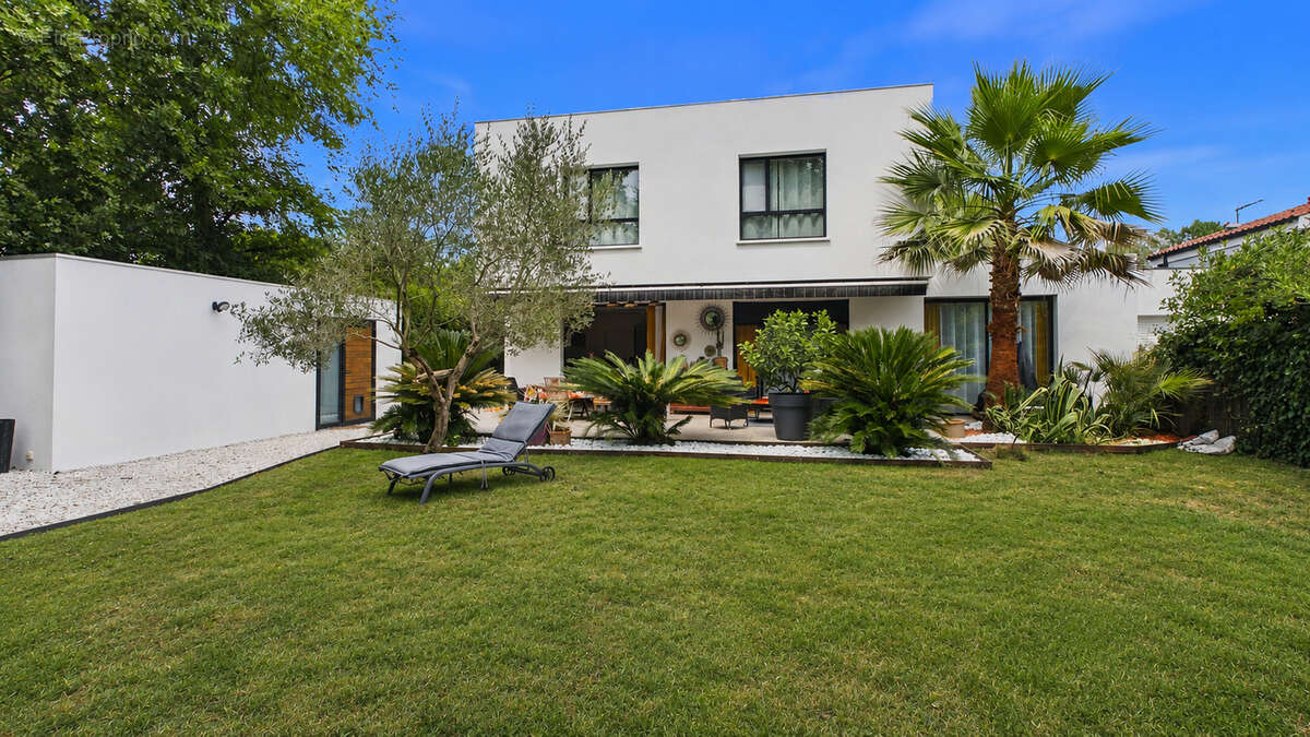 Maison d'architecte contemporaine de 157 m² au calme et à 5 minutes en vélo des plages - photo 4