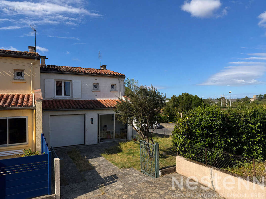 CARCASSONNE Maison trois faces entièrement rénovée avec garage terrasse et trois chambres proche commodités - photo 4
