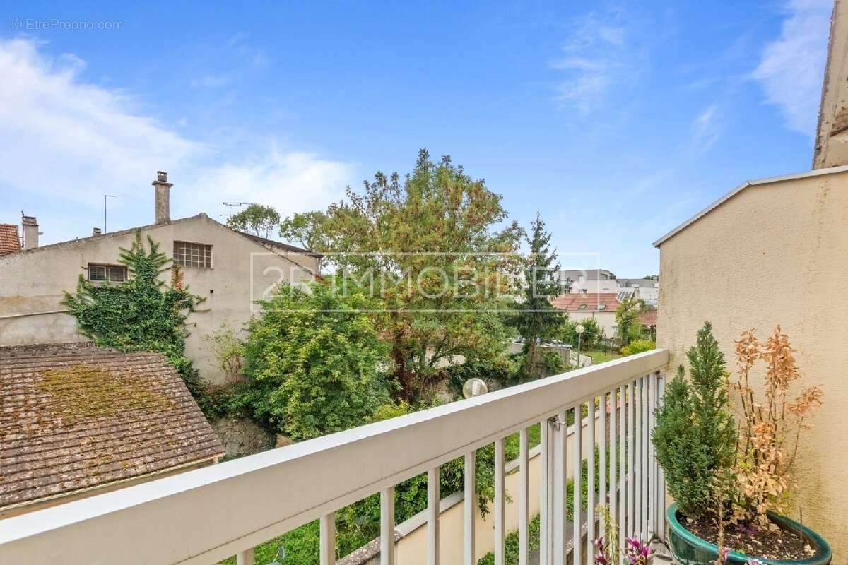 Appartement à SAINT-THIBAULT-DES-VIGNES