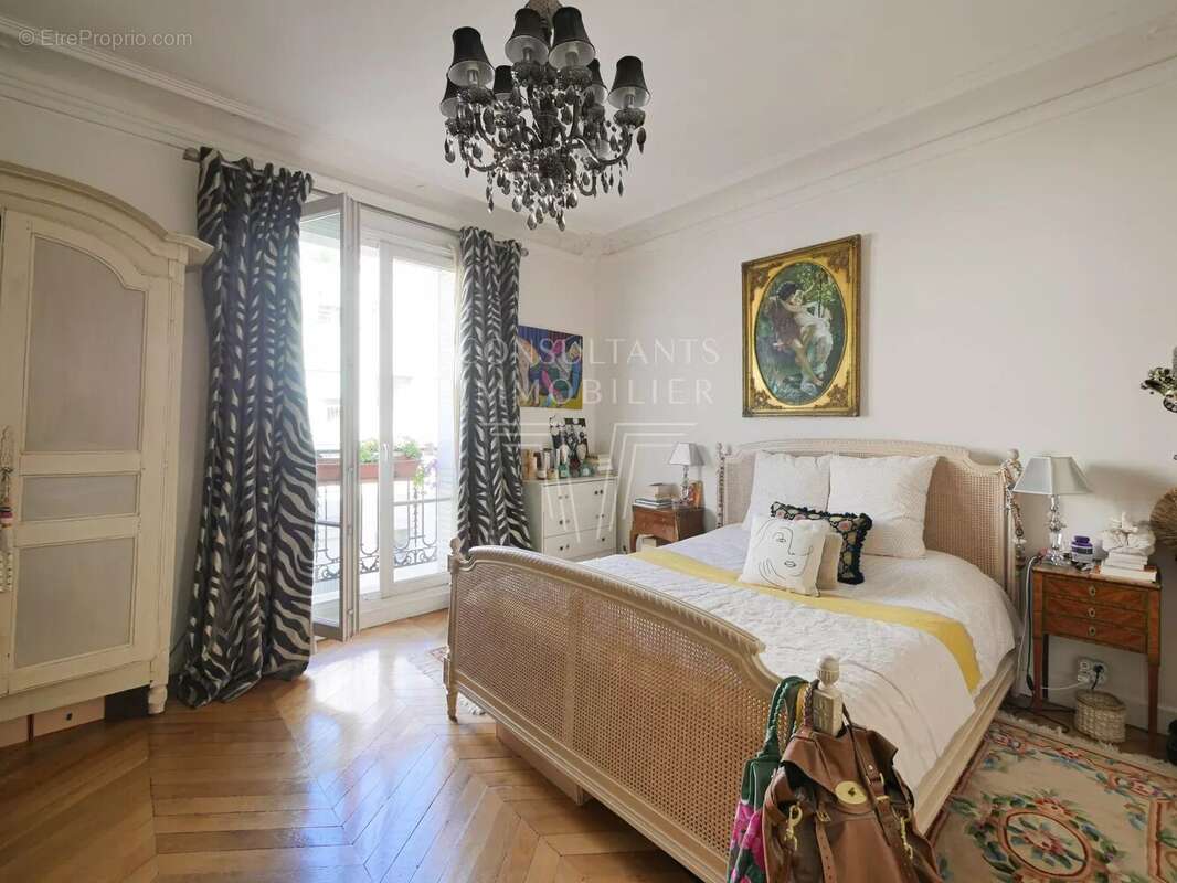 Appartement à PARIS-16E
