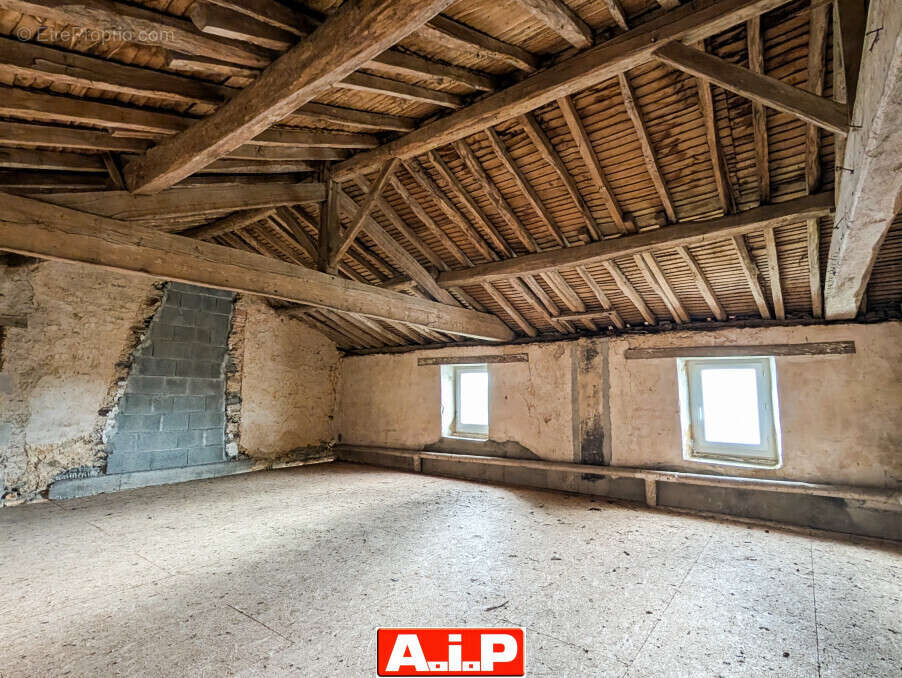 Maison à MONCOUTANT