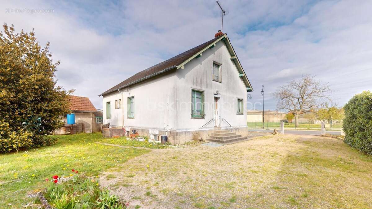 Maison à BELLEGARDE