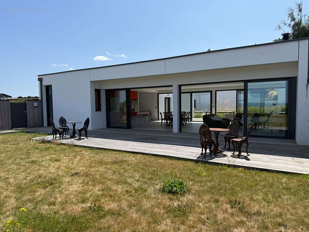 A vendre. Locquirec - Superbe maison d'architecte vue mer - photo 4