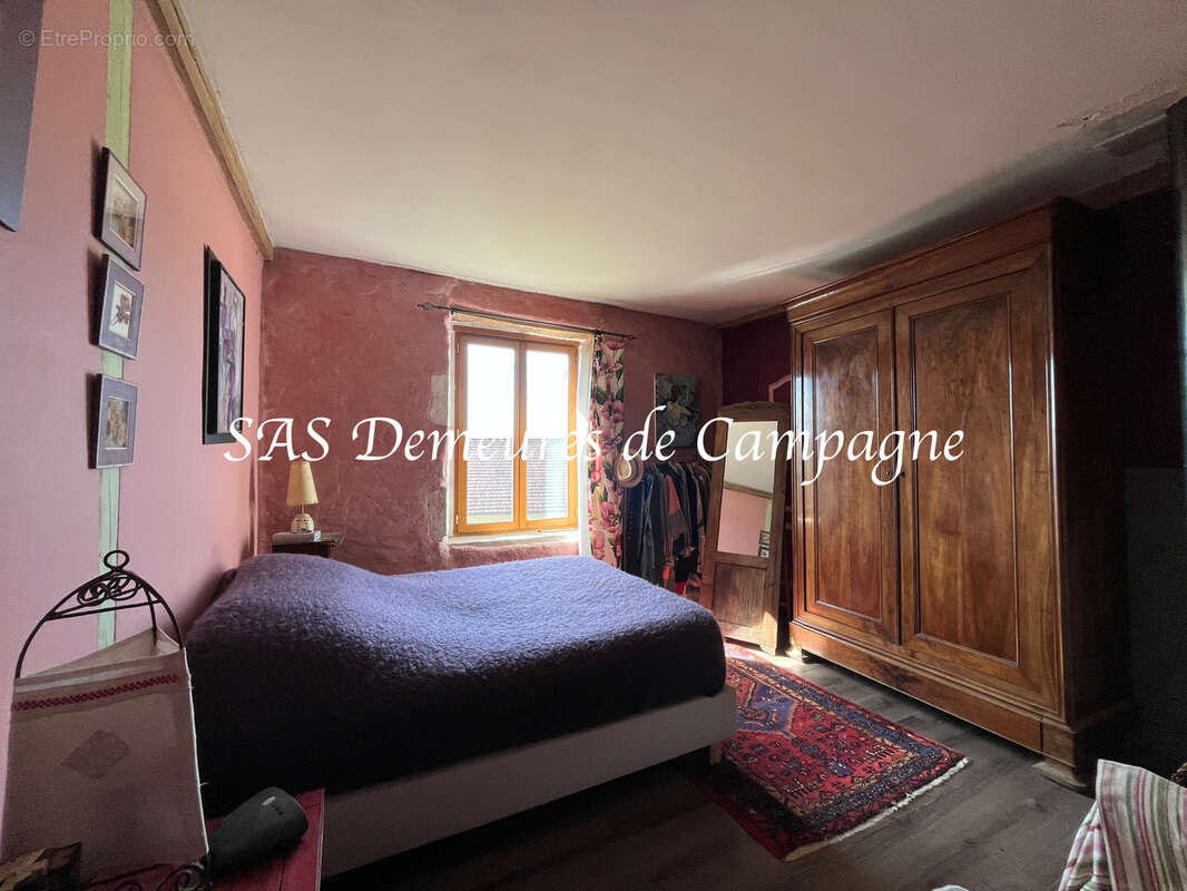 Maison à SENS-BEAUJEU