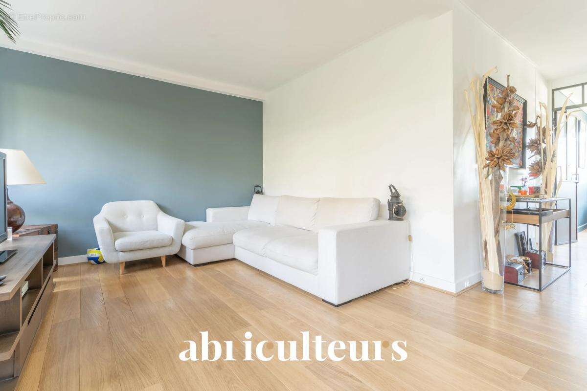 Appartement à LA CELLE-SAINT-CLOUD