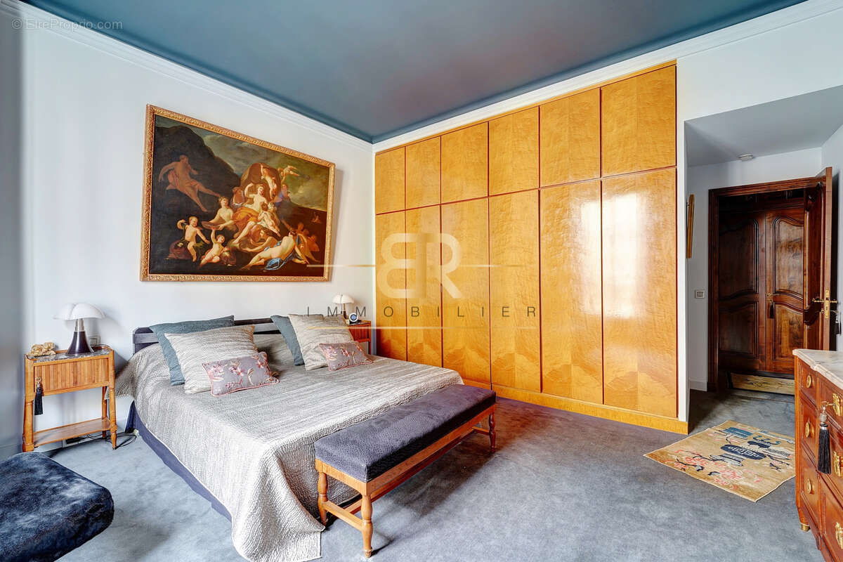 Appartement à PARIS-7E