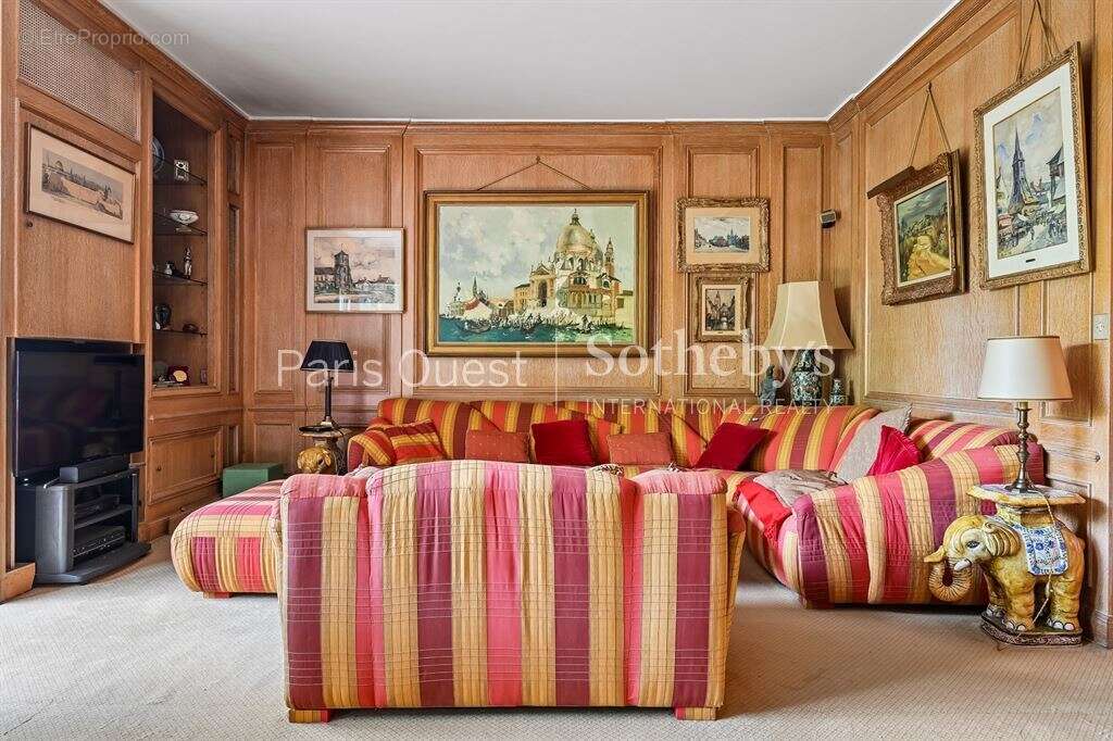 Appartement à NEUILLY-SUR-SEINE