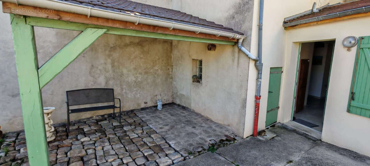 Maison à VILLENEUVE-LE-COMTE