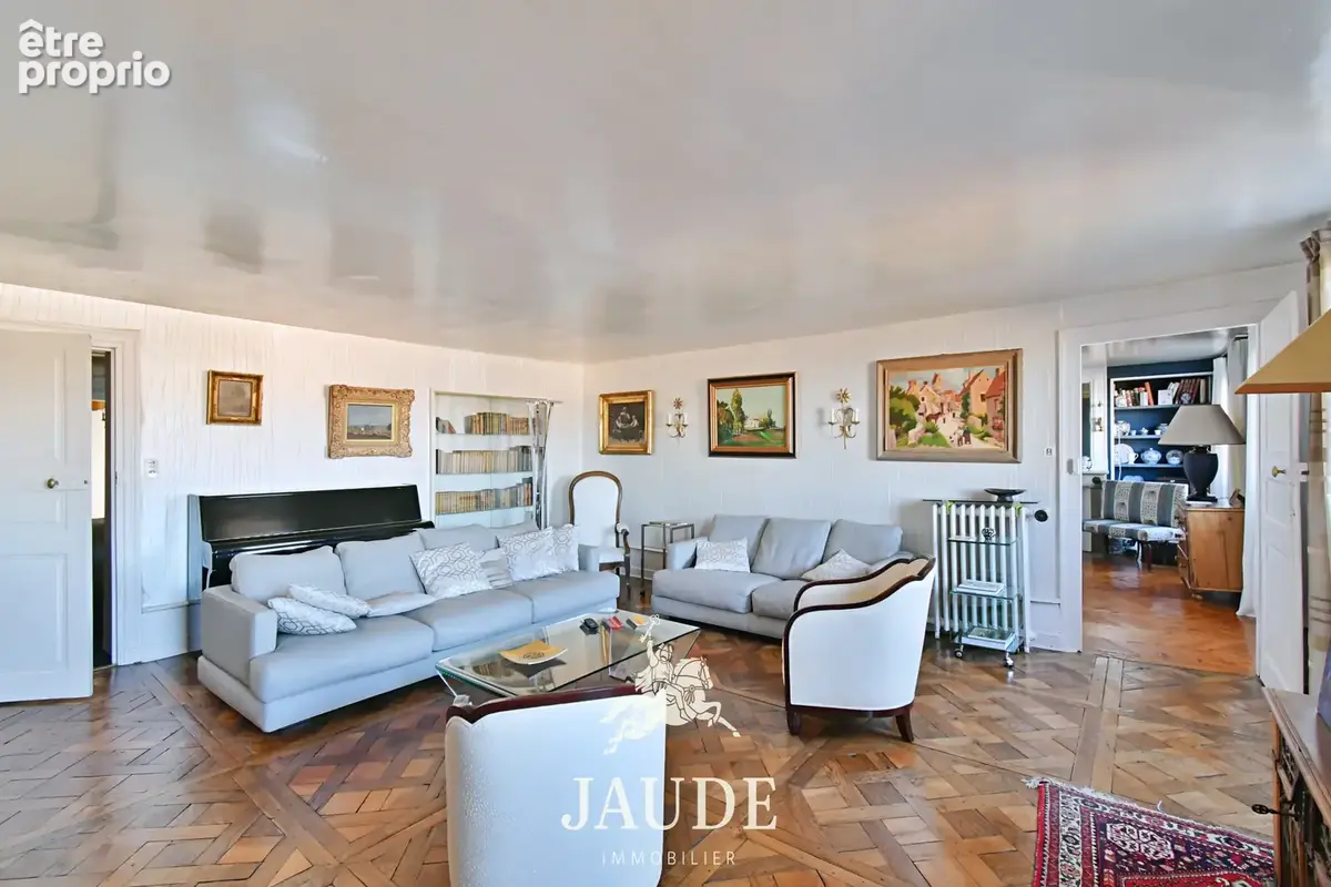 Appartement de caractère de 207 m2 en dernier étage avec vues dégagées   Plateau Central, Clermont-Ferrand - photo 2