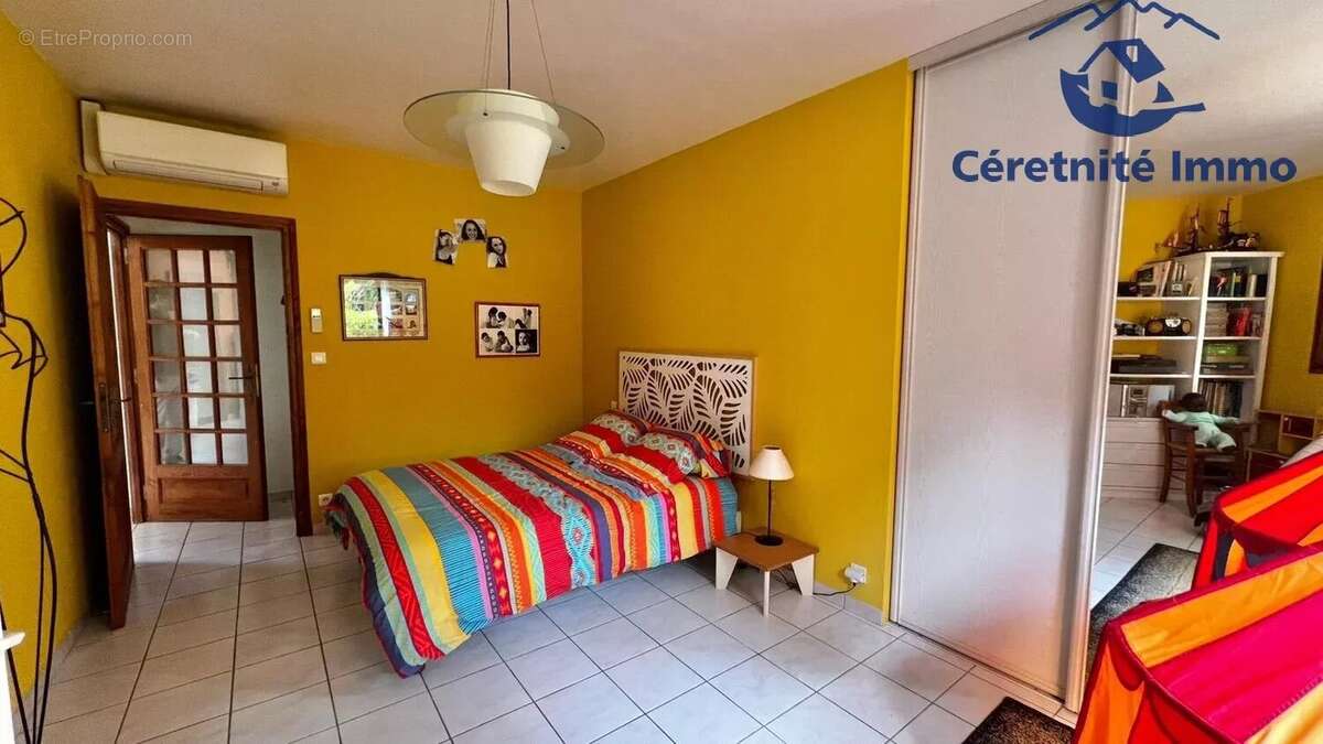 Maison à REYNES