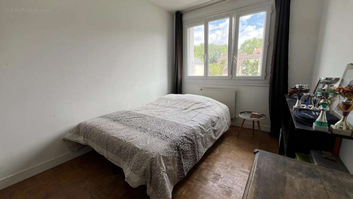 Maison à LES CLAYES-SOUS-BOIS