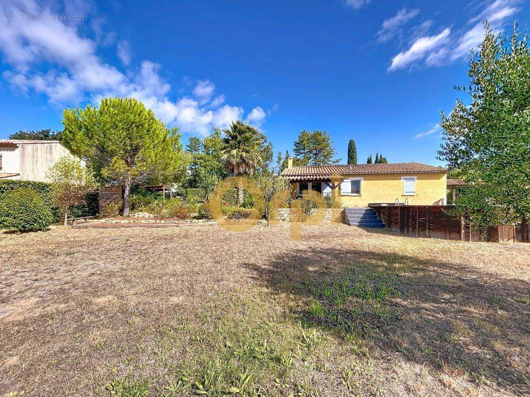 Maison à BAGNOLS-EN-FORET