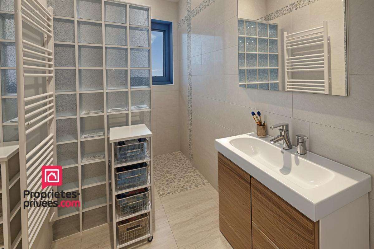 Maison à ROQUEBRUNE-SUR-ARGENS