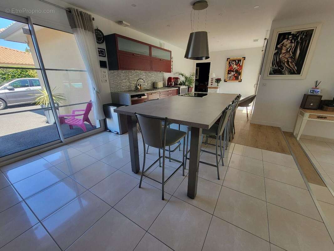 Maison 222 m² à Leognan  - photo 5