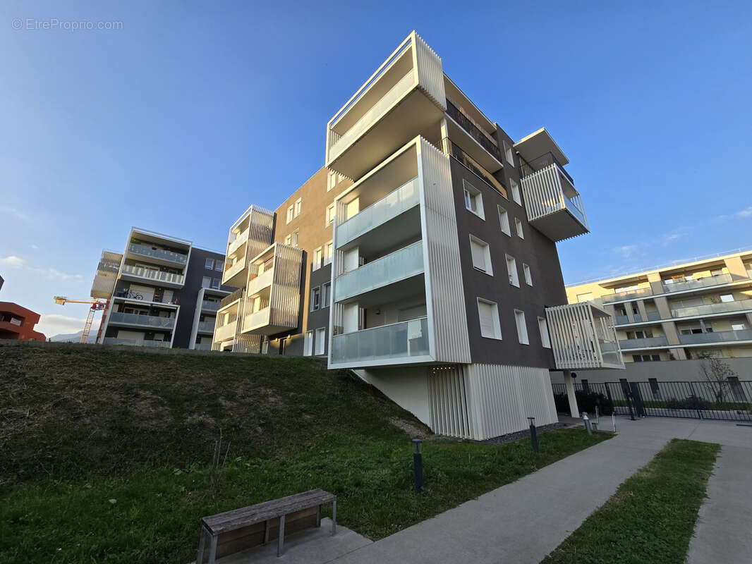 Appartement à SAINT-MARTIN-D'HERES