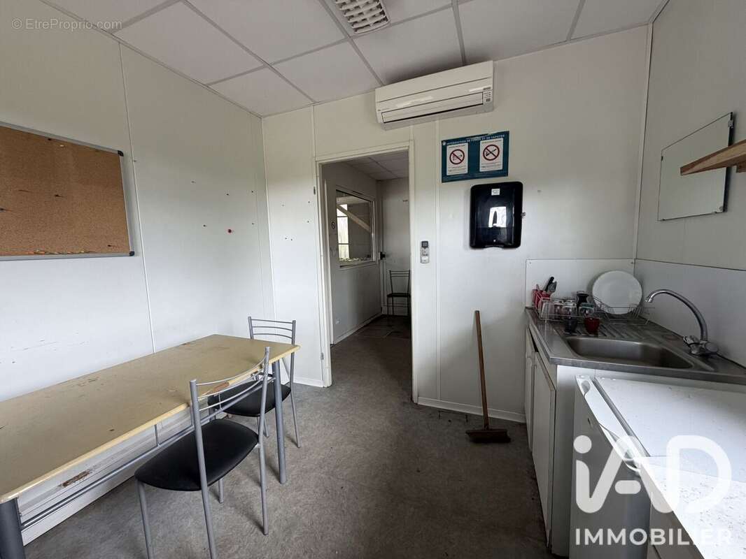 Commerce 700 m² à Sarran  - photo 6