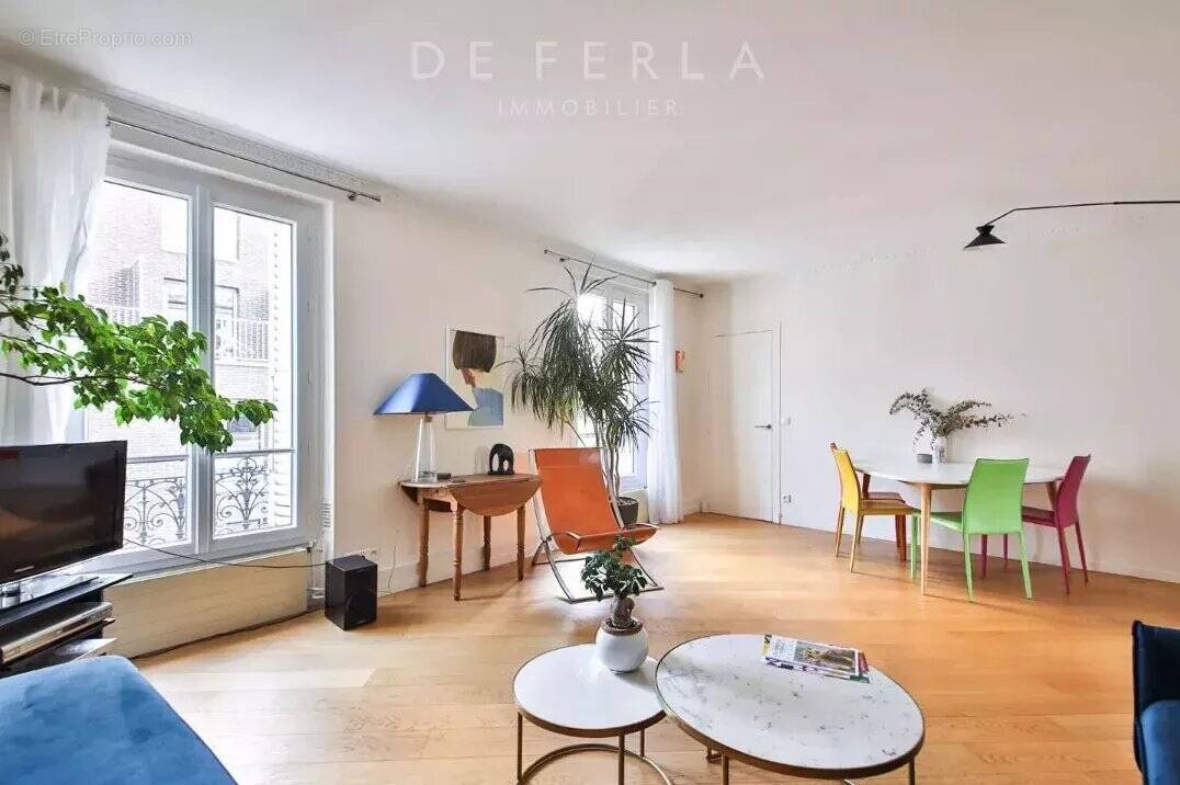 Appartement à PARIS-14E