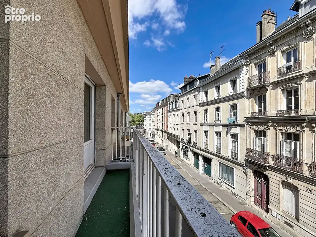 F2 de 50 m² avec balcon et cave / Rue Armand Carrel - photo 5