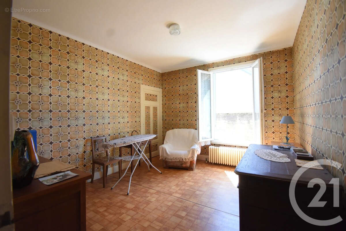 Maison à SAINT-YORRE