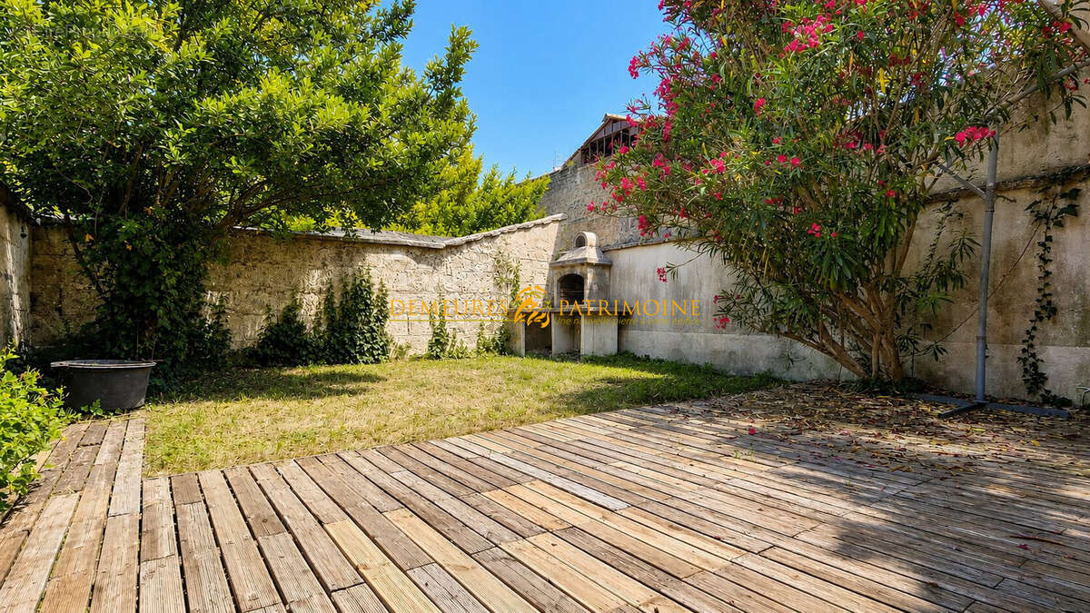 Maison 213 m² à Angouleme  - photo 3