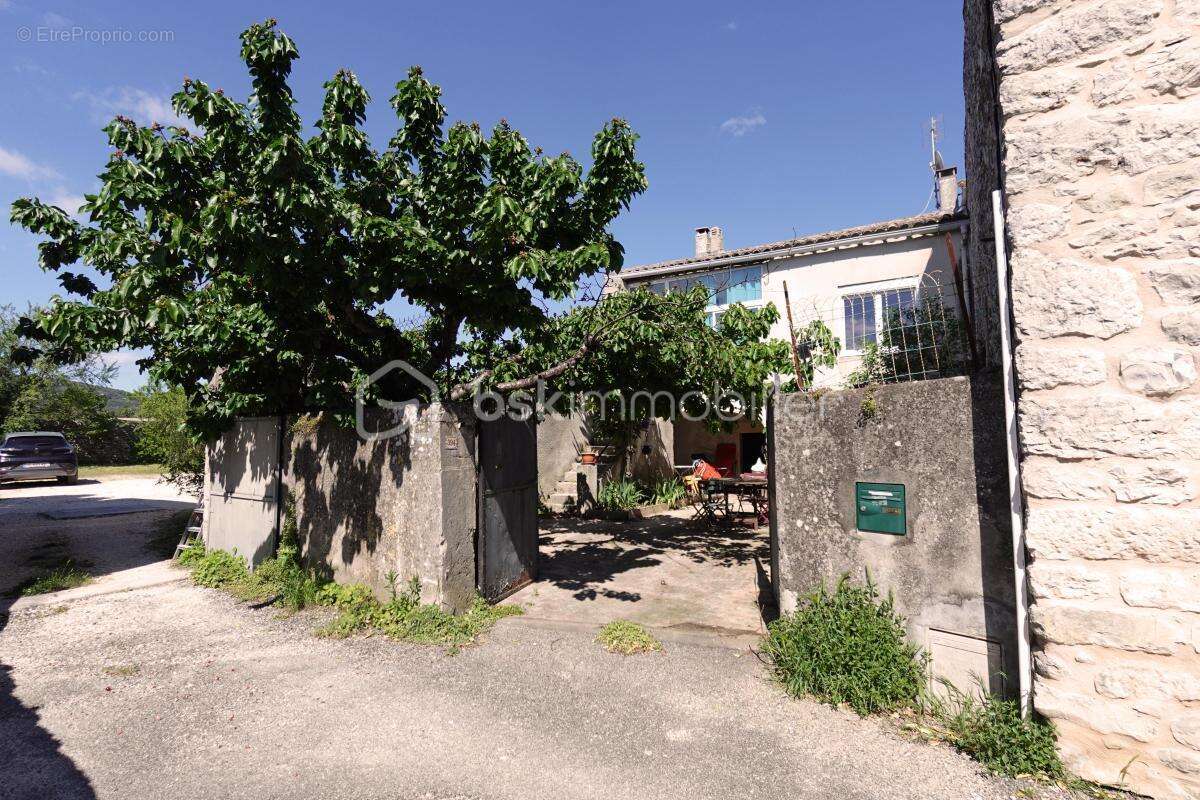 Maison à SAINT-REMEZE