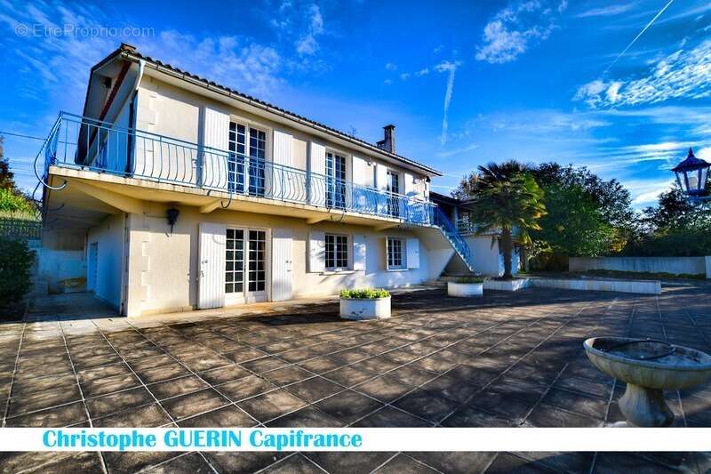 Maison à MONTIGNAC-CHARENTE