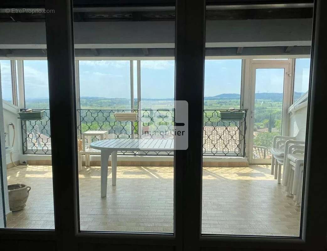 Appartement à LAUDUN-L'ARDOISE