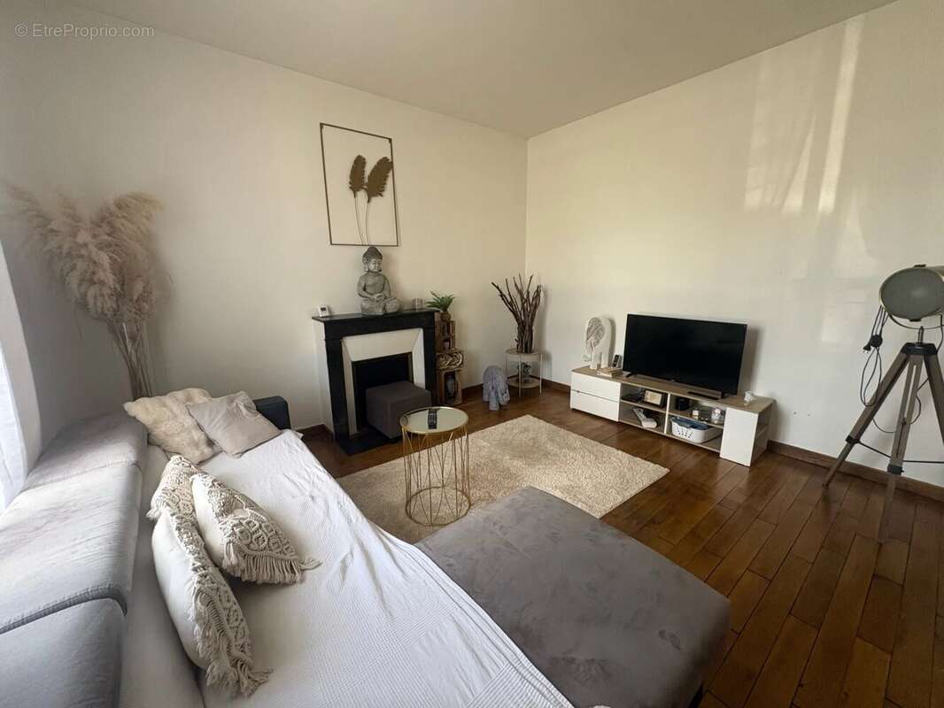 Maison meulière avec dépendance - photo 2