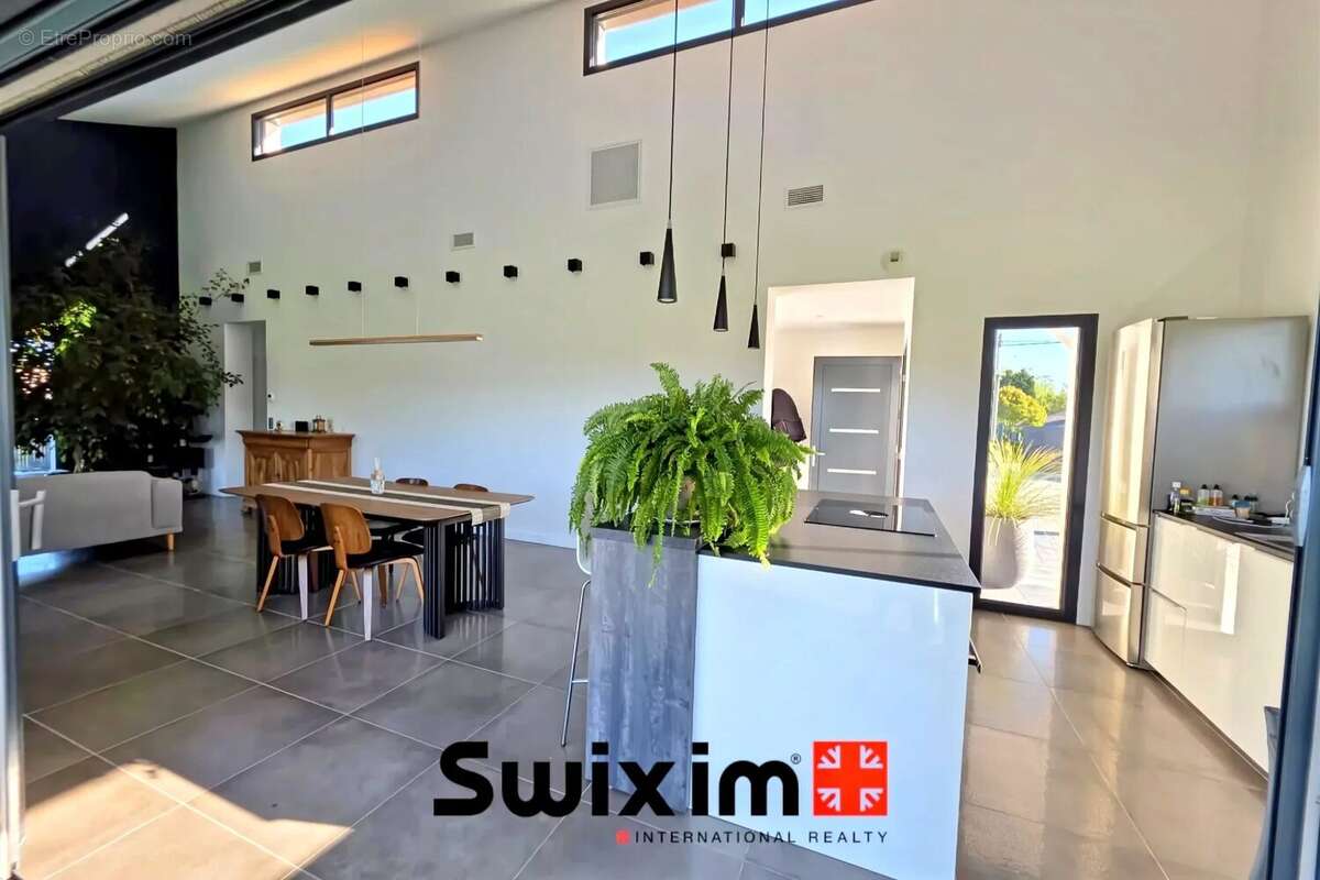 Maison à SAINT-SEURIN-DE-CADOURNE