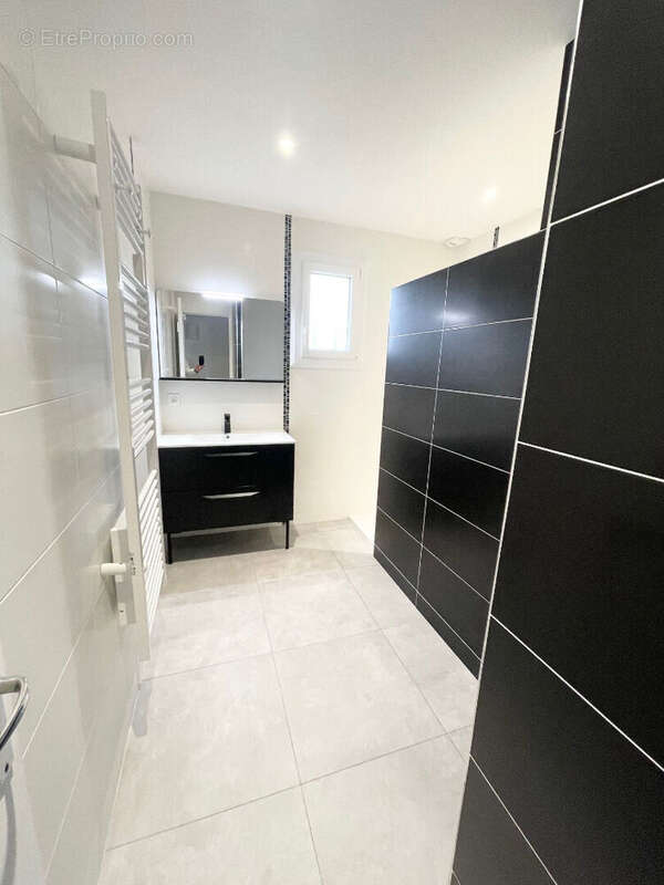 Maison à SAINT-MACAIRE-EN-MAUGES