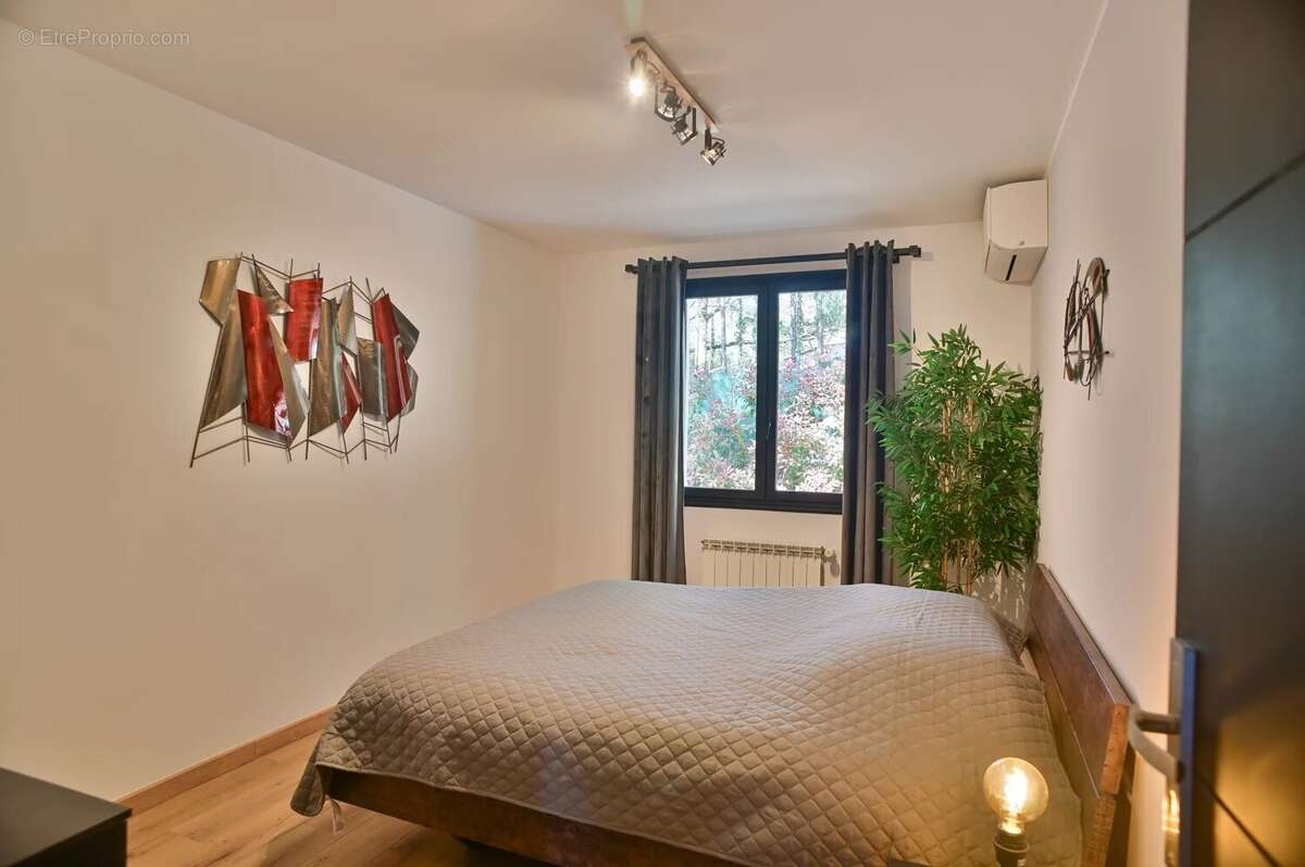 Maison à ROQUEFORT-LES-PINS