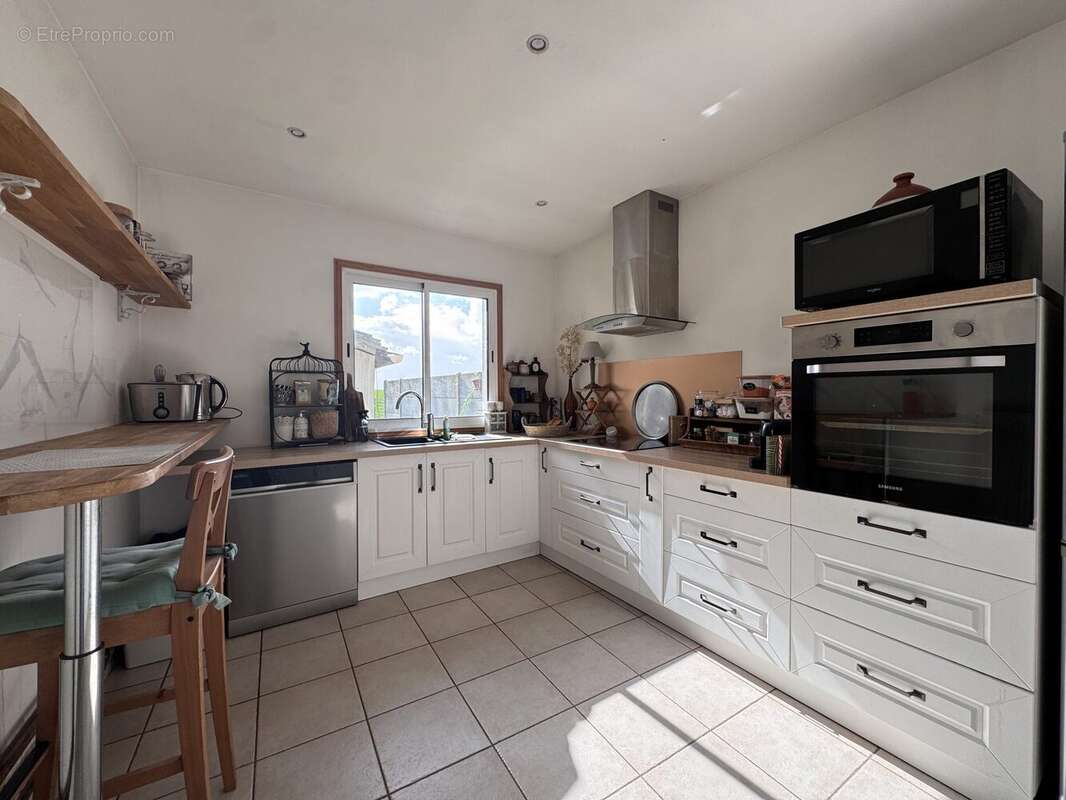 En vente  Cuisine indépendante équipée et fonctionnelle - Maison à IVILLE