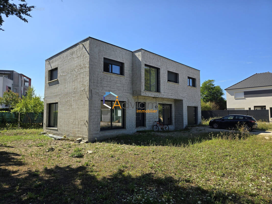 Maison à SAINT-PRYVE-SAINT-MESMIN