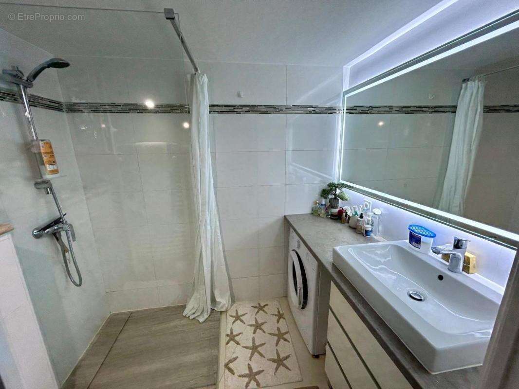 Appartement à ROQUEBRUNE-SUR-ARGENS