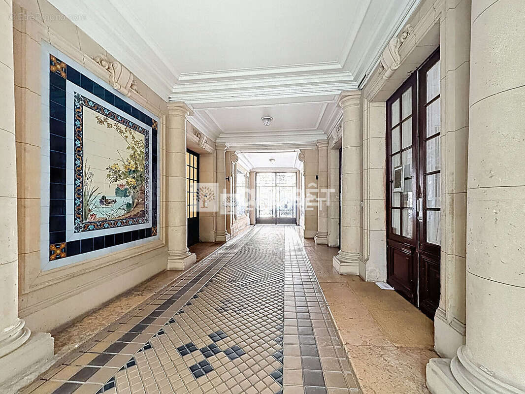 Appartement à PARIS-16E