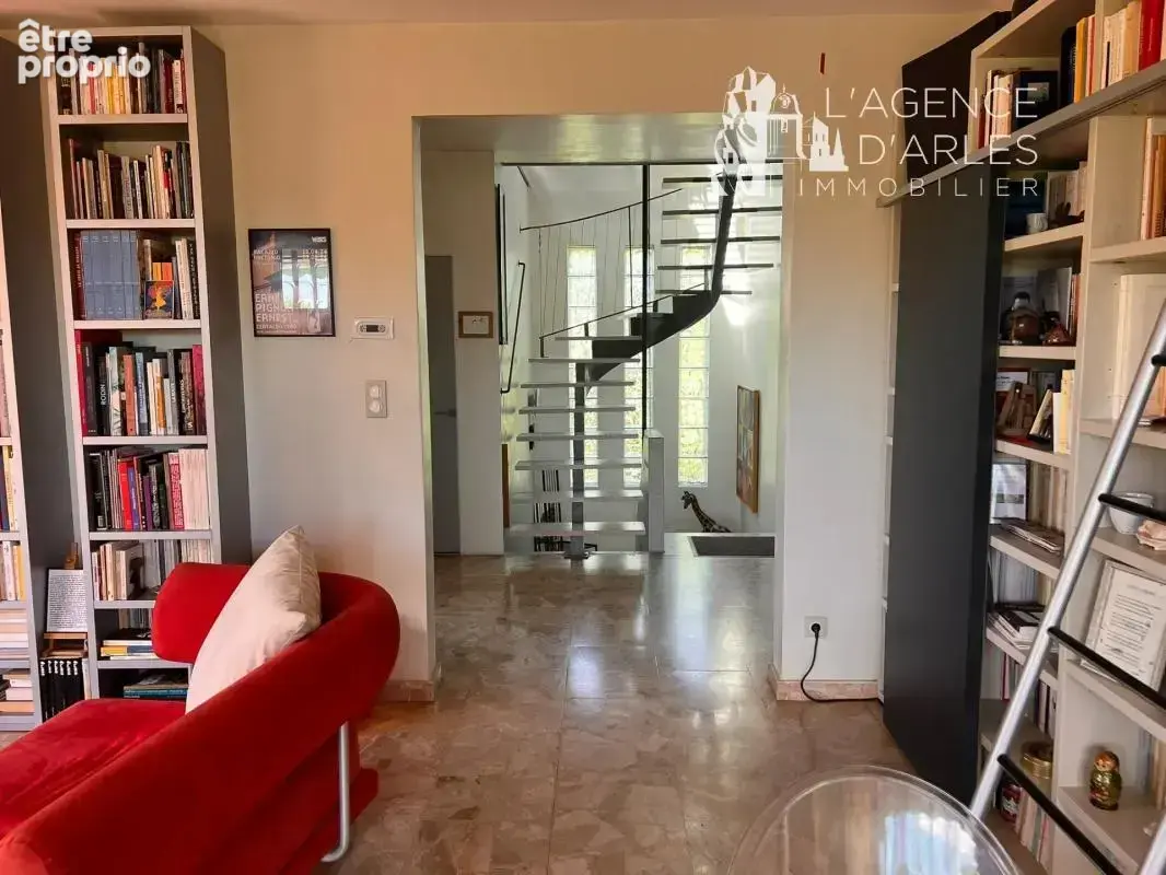 Arles Monplaisir – Élégante maison -  220m² de volumes et un jardin préservé au calme - photo 3