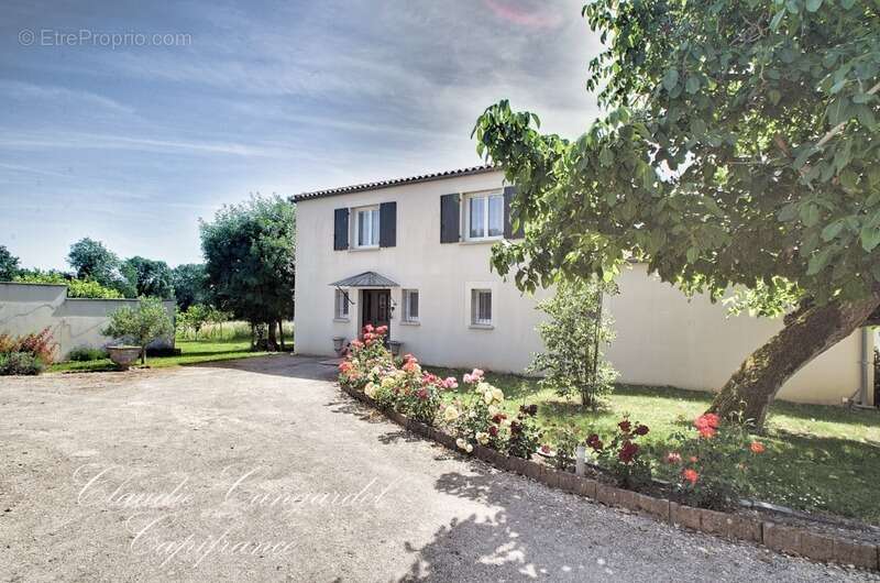 Maison à vendre de 217 m² au calme, sur plus de 2 100 m² de parcelle, à 7 min de Châtelaillon-Plage - photo 27