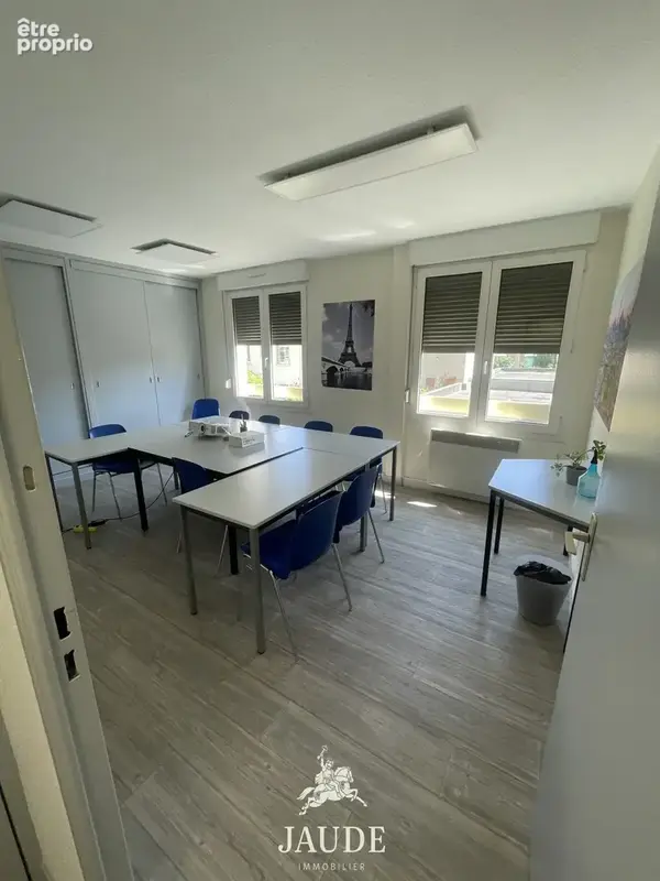 A VENDRE proche centre ville bureaux de 142 m2 + 2 garages fermés - photo 6