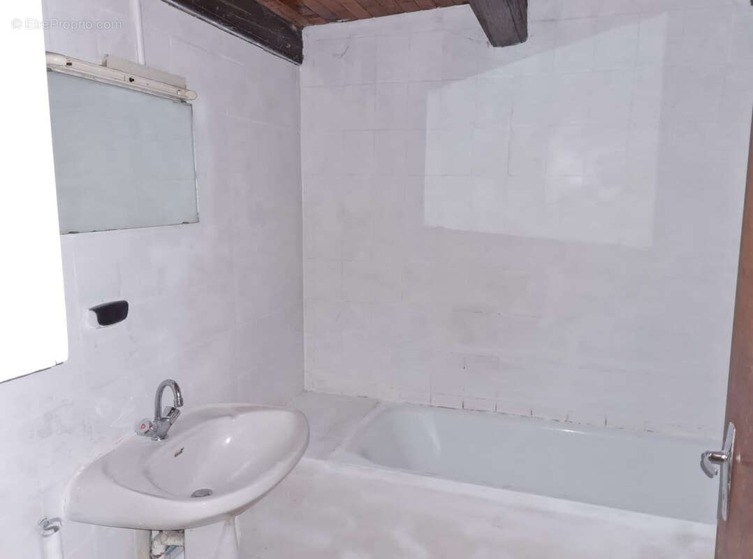 Maison à MAIZIERES-LES-VIC