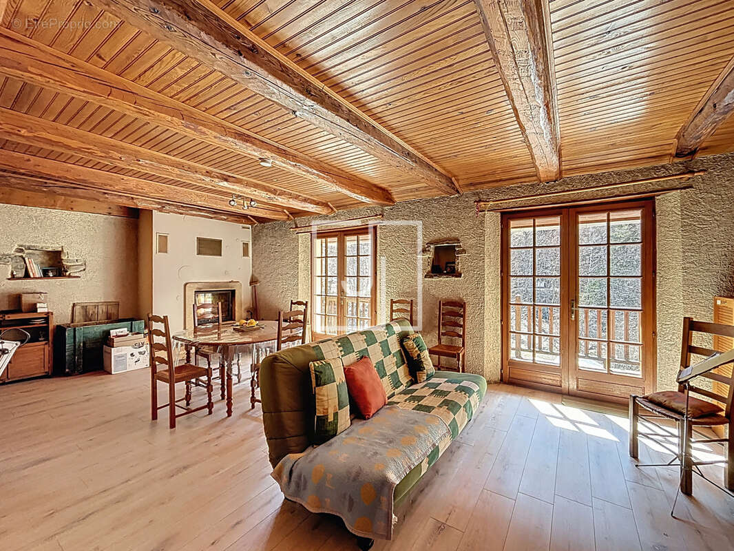 Maison à LE LAUZET-UBAYE