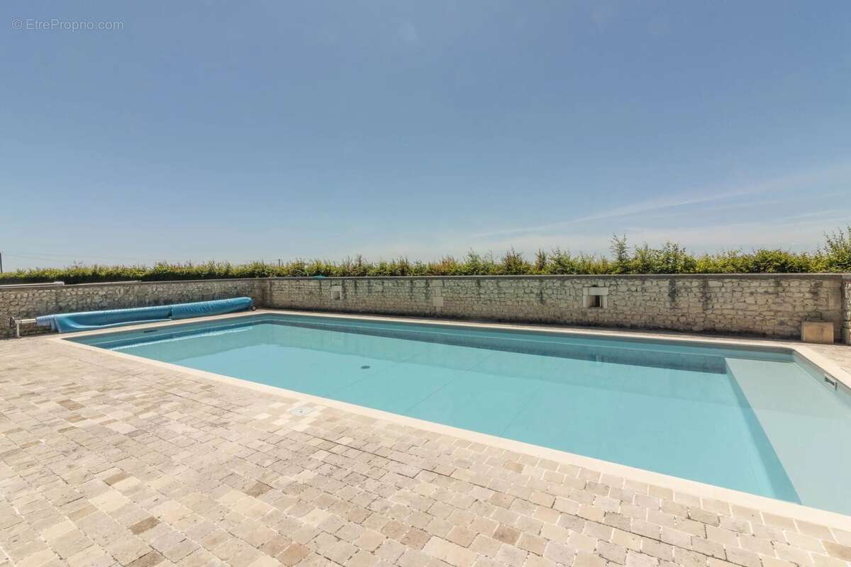 Maison à CHATEAUNEUF-SUR-CHARENTE