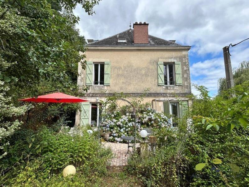 Maison à SAINT-LEONARD-DE-NOBLAT