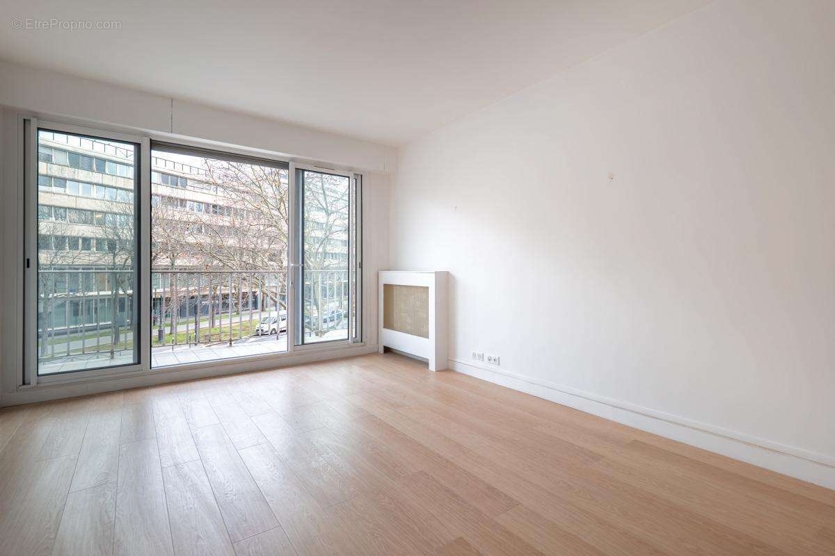 Appartement à PARIS-14E