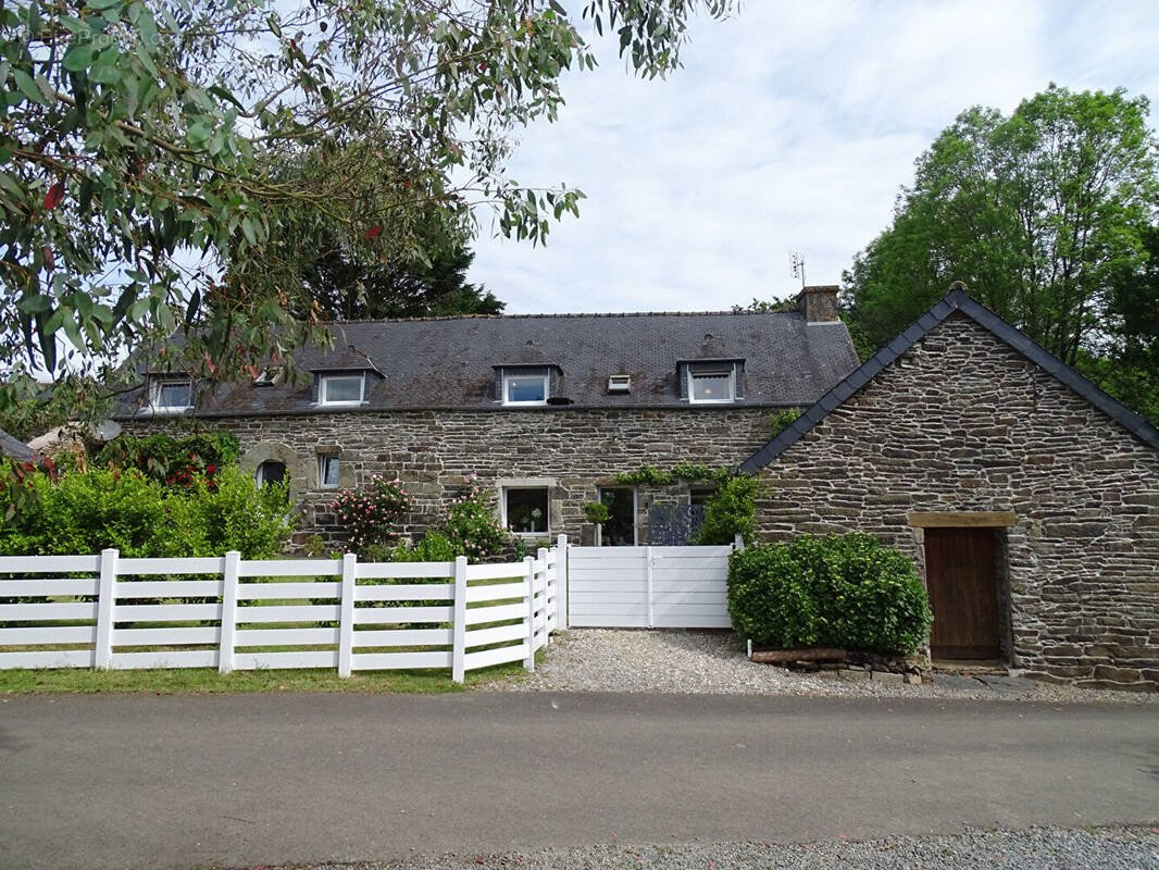Maison à TREBRIVAN