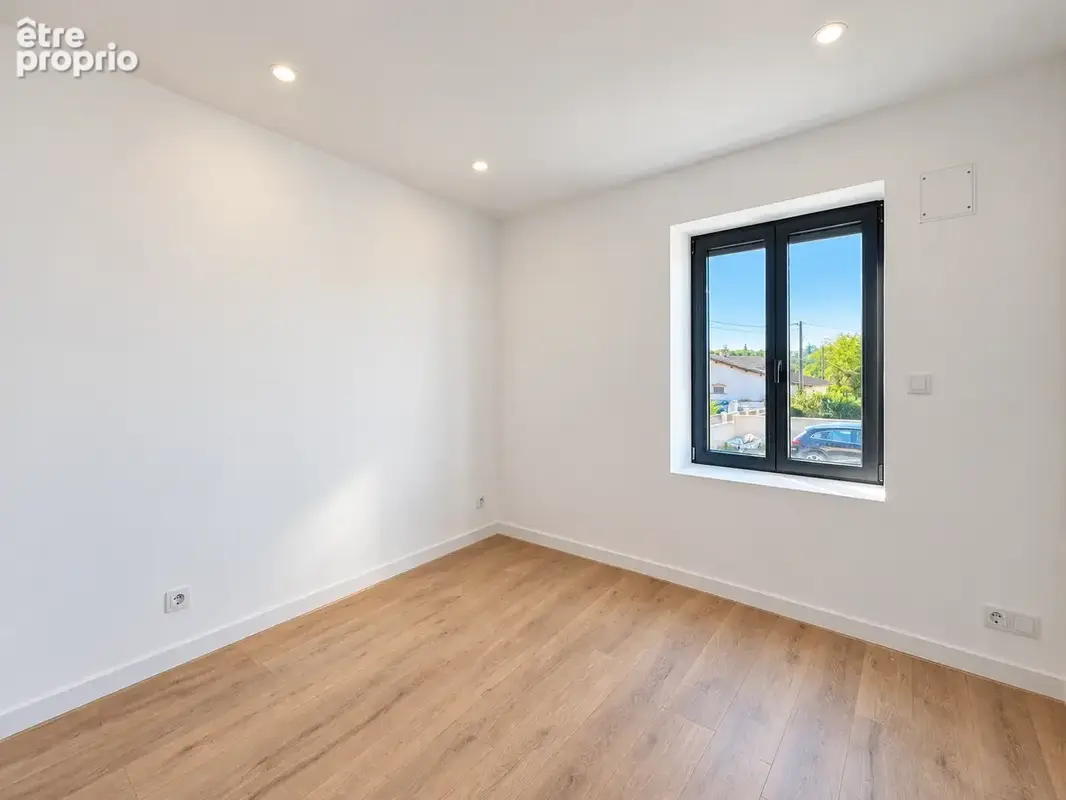 Maison T5 d’environ 145 m2  rénovée avec extérieur et stationnements. Situé à 18 min de Vienne sur la commune - photo 8