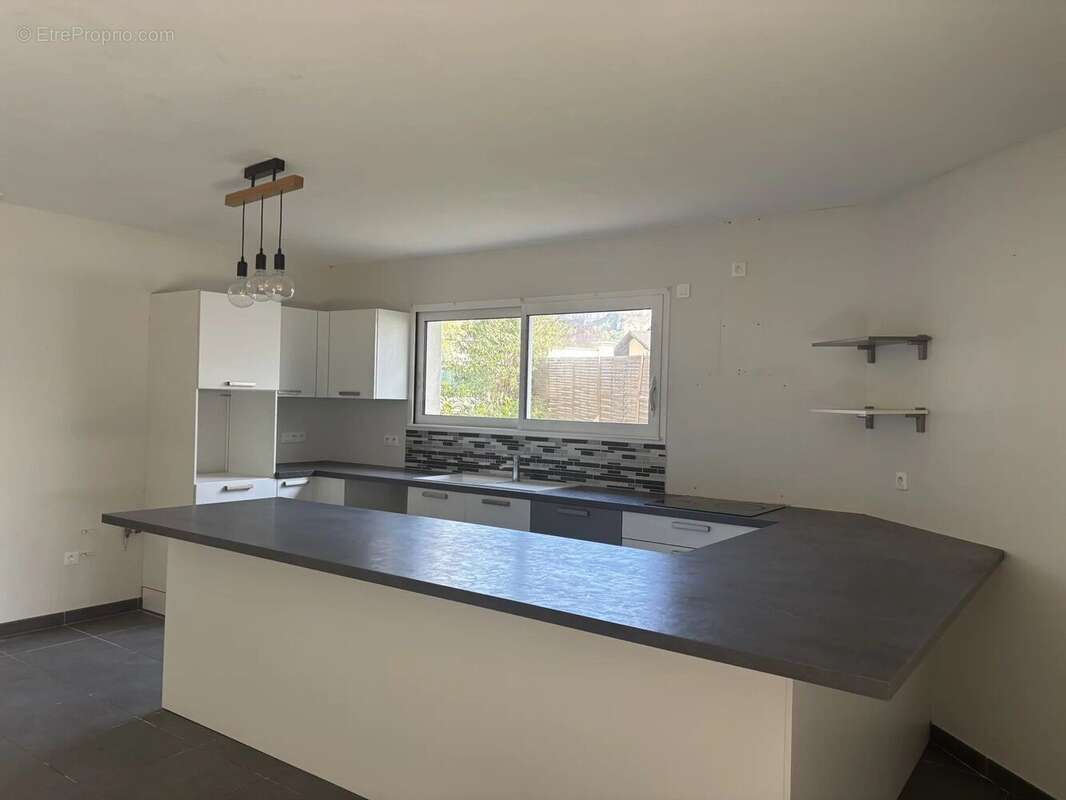 Maison à SERRIERES-DE-BRIORD