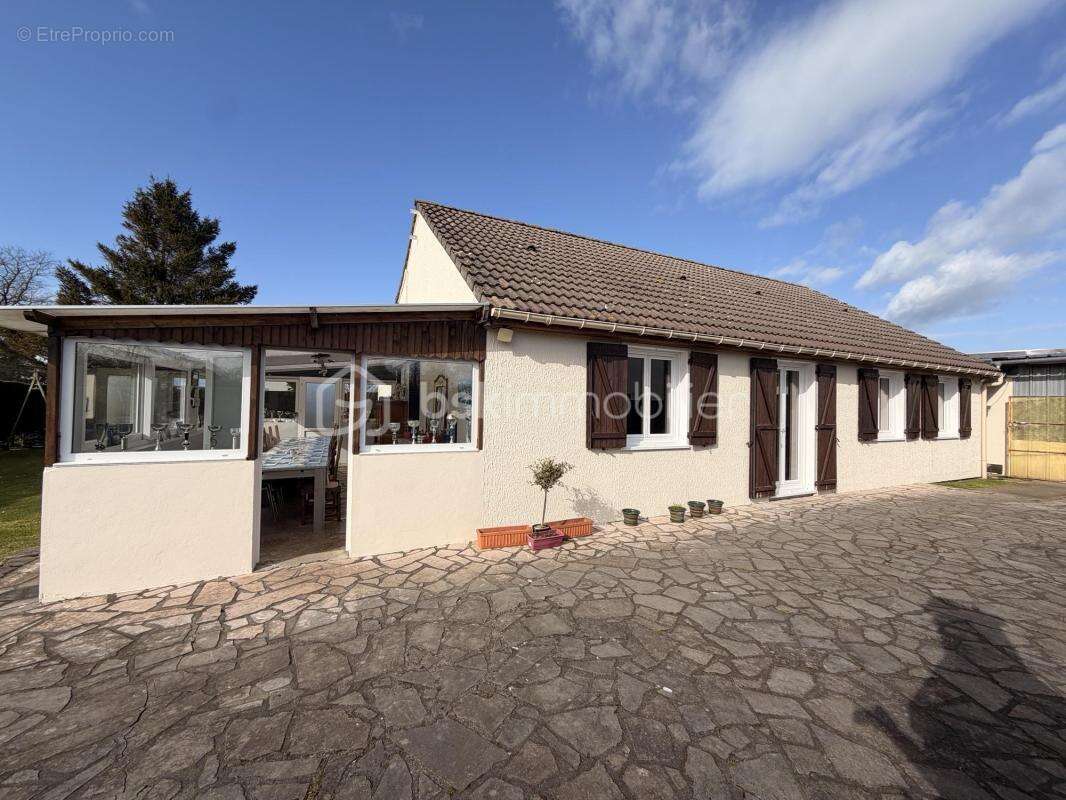 Maison de plain-pied avec grand garage - photo 4