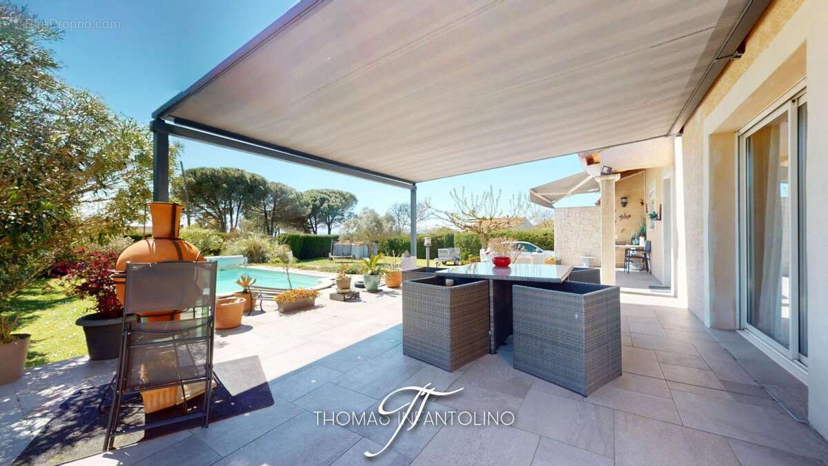 En exclusivite - plain pied - 4 chambres - piscine - panneaux solaire - photo 3