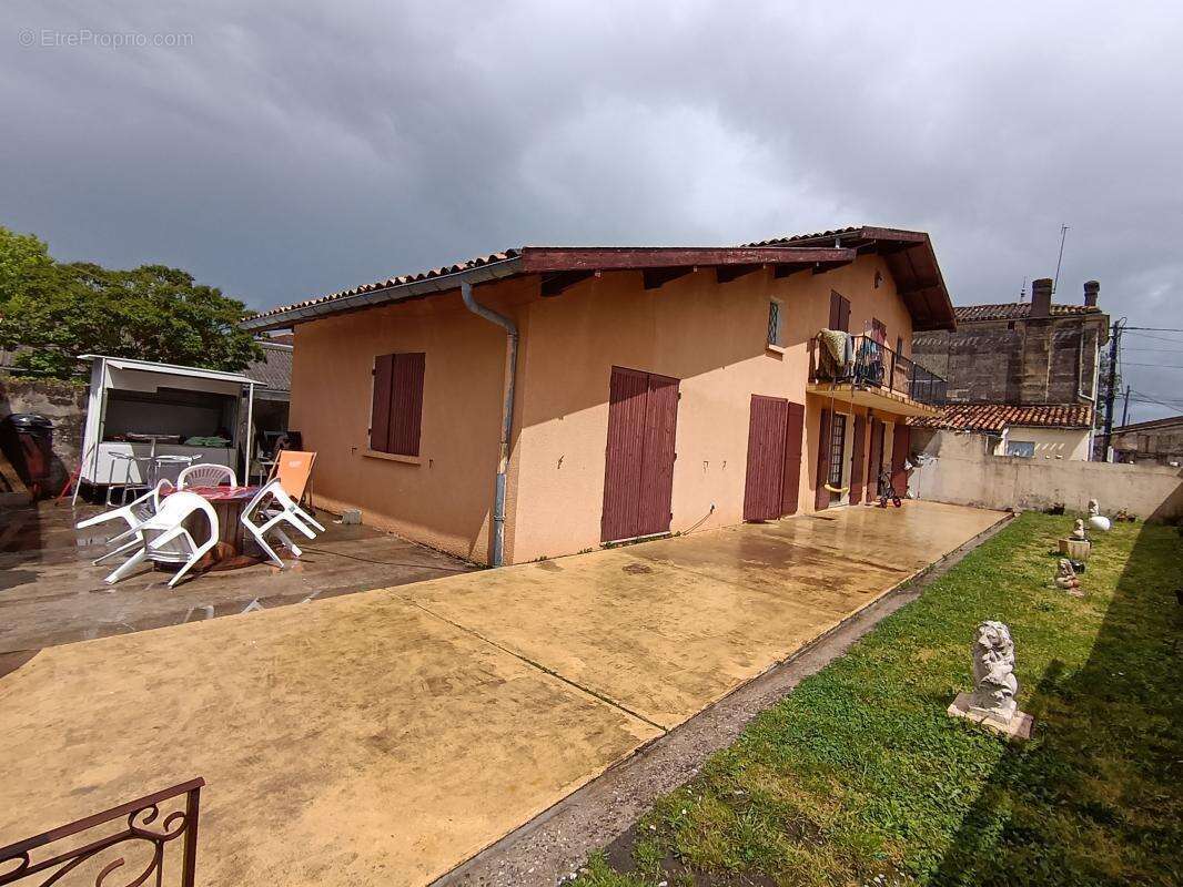 Maison à AMBARES-ET-LAGRAVE