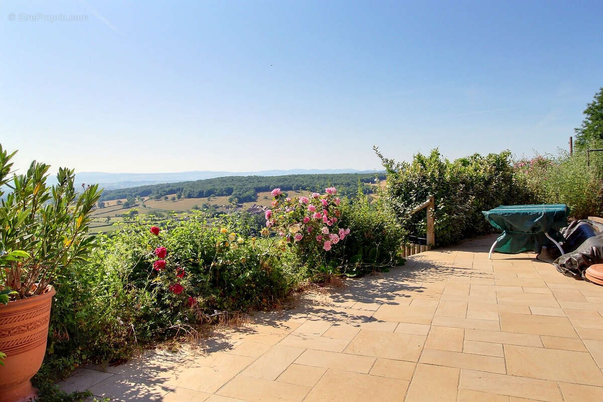 Maison à SAINT-YTHAIRE